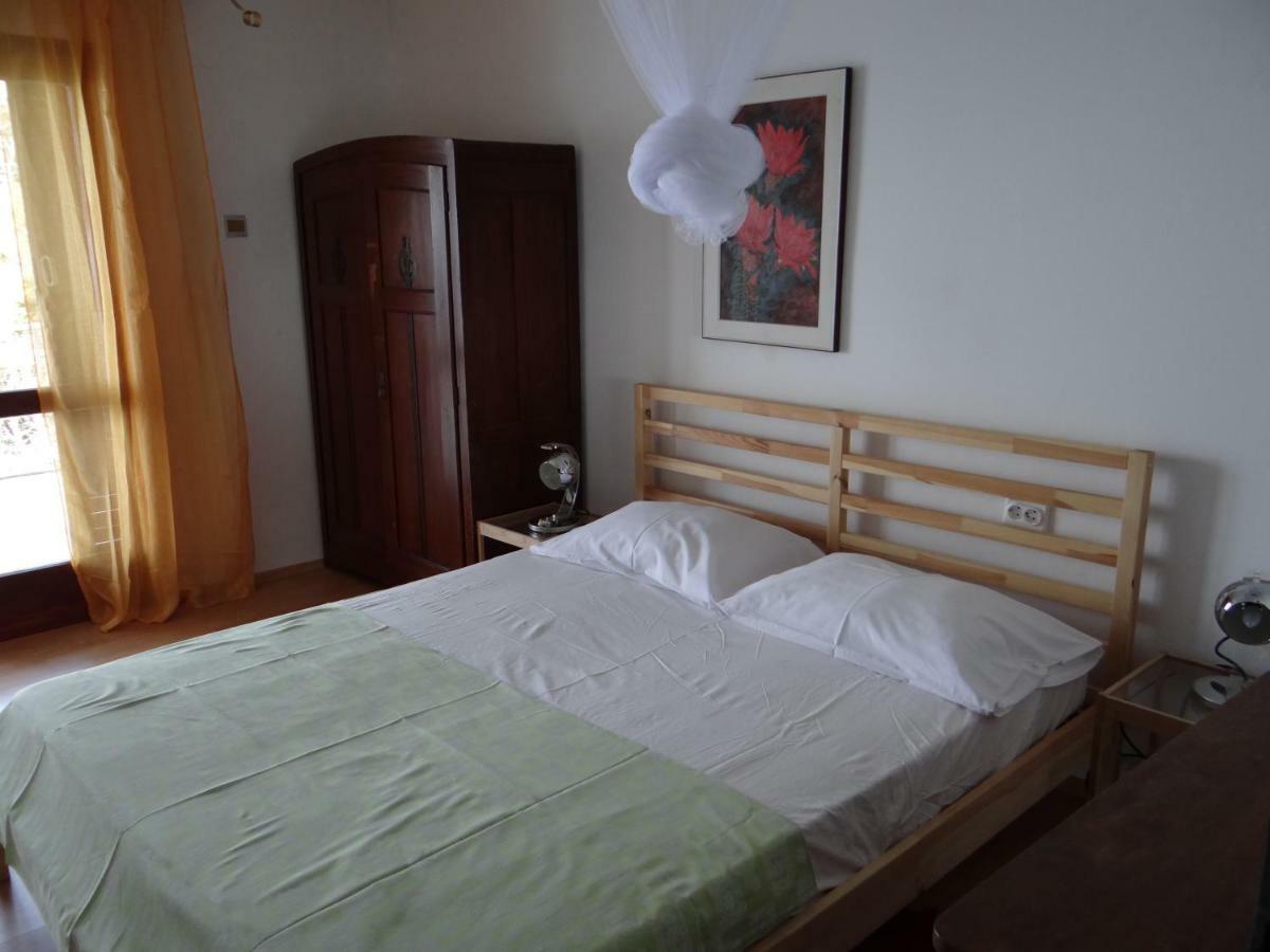 Apartments Bassi Stara Baska Exterior photo